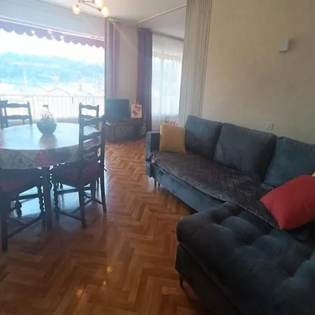 Studio For 3 People アパート *