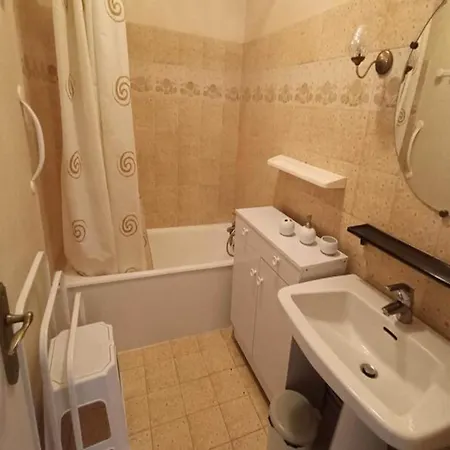 アパート Studio For 3 People *