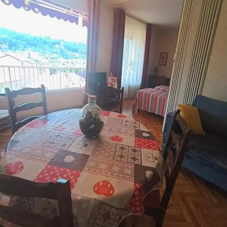 アパート Studio For 3 People
